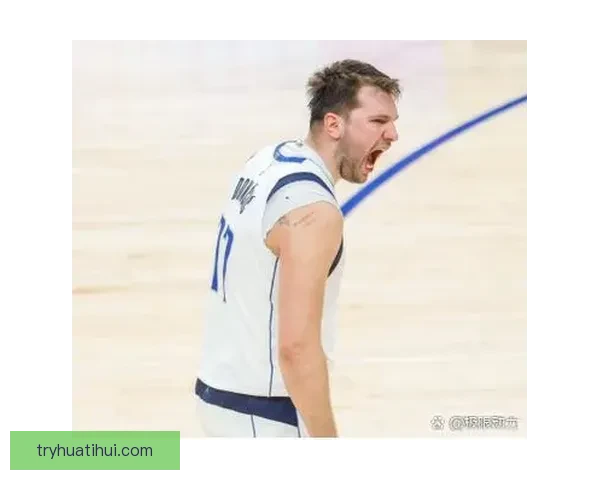 东契奇强势突破突发腿筋伤情离场治疗球队前景引关注